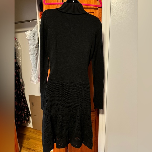 Victoria’s Secret Moda International Crochet Turtleneck Sweater Dress. Sz L. - Picture 3 of 4